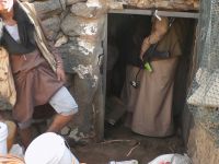 الاجهزة الامنية واللجان تضبط أسلحة بمنزل قيادي إصلاحي بمديرية همدان 1