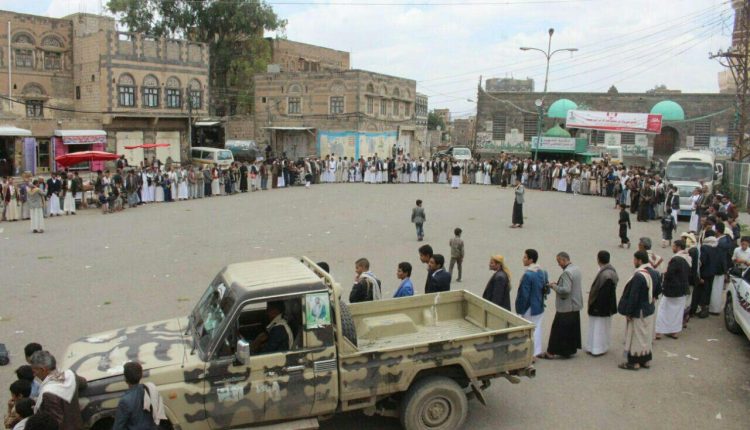 وقفة إحتجاجية بمدينة ذمار تنديداً بحصار مدينة الدريهمي في الحديدة.