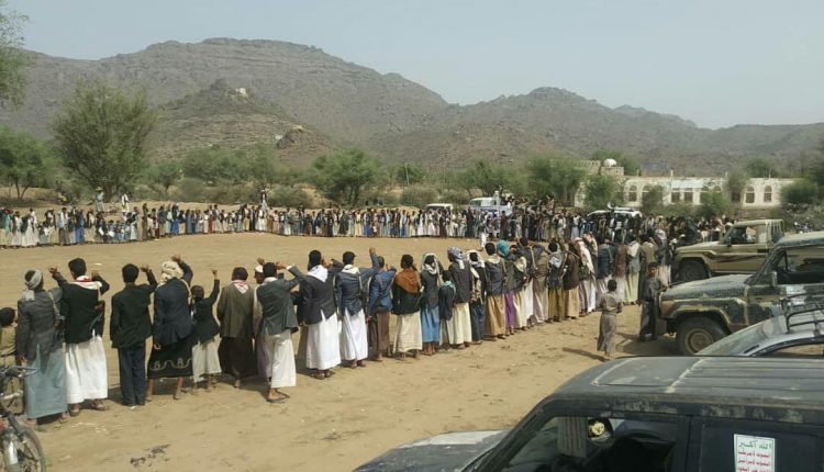 وقفة قبلية مسلحة بمديرية قفلة عذر منددة بجرائم العدوان وإعلان النفير العام 2