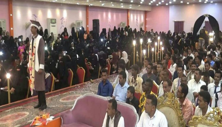 الاحتفال بتخريج ثلاث دفعات من معهد العلوم الصحية بالحديدة