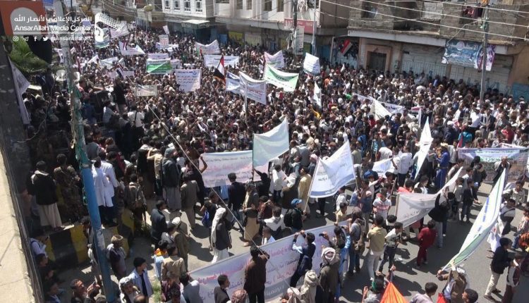 مسيرة جماهيرية حاشدة بمحافظة إب مباركة وتأييدا لعملية نصر من الله .9
