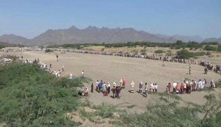 وقفة احتجاجبية في حيس بالحديدة تنديدا بجريمة اغتصاب ابنه التحيتا