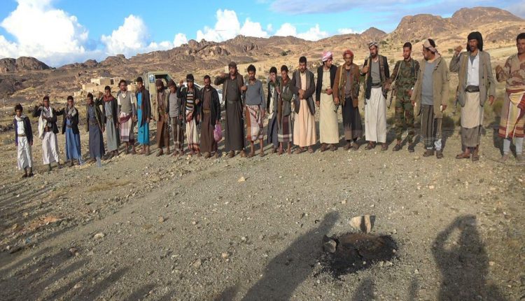 زيارة وقافلة مقدمة من ابناء الجرشة بذمار للمجاهدين المرابطين بالبيضاء