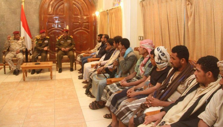 مدير دائرة التوجيه المعنوي يلتقي بعدد من العائدين إلى الصف الوطني1